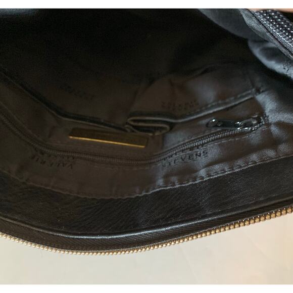 Valerie Stevens leather crossbody bag in black - Picture 9 of 10